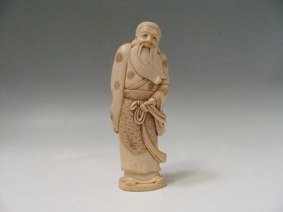 OKIMONO en ivoire: Homme âgé barbu. H: 16...