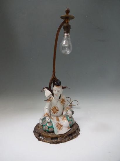 MAGOT en porcelaine polychrome, monté en...