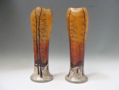 LEGRAS attribué à
Deux vases à col trilobé...