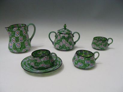 PARTIE DE SERVICE à thé en verre souflé polychrome...
