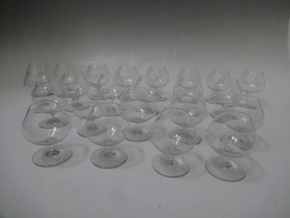 BACCARAT
23 Verres à cognac en cristal