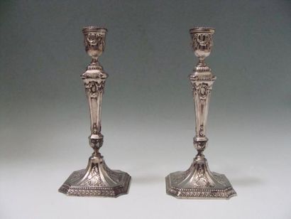 GALLIA
Paire de flambeaux en métal argenté,...