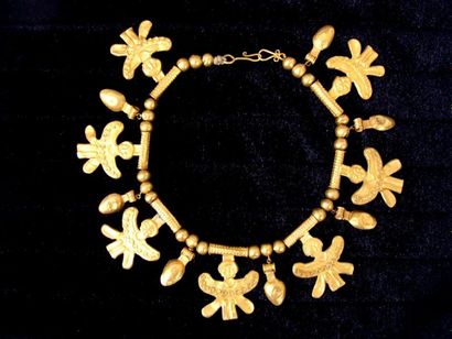 COLLIER en or, à motifs de personnages, dans...