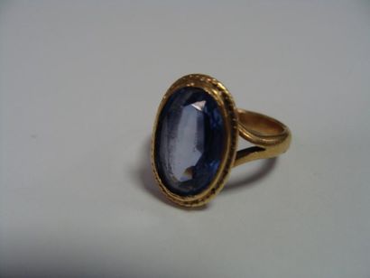 BAGUE en or ornée d'un quartz bleu TDD 50....