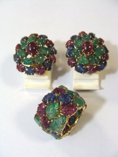 ENSEMBLE FORMANT PARURE en or jaune 18K comprenant:...