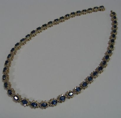 COLLIER en or blanc et or jaune 14cts orné...