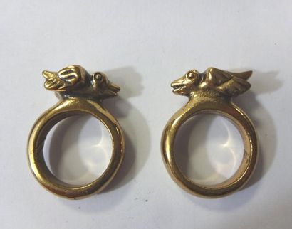 REUNION de trois bagues UNE en bronze doré...