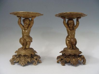 PAIRE DE COUPES VIDE-POCHES en bronze doré,...