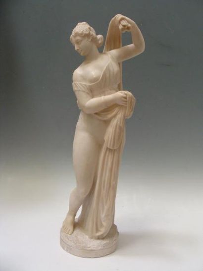 STATUE de femme au bain drapée à l'antique...