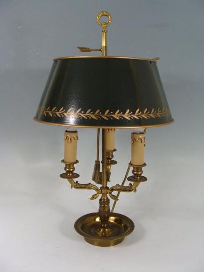 LAMPE BOUILLOTE en métal doré à trois bras...