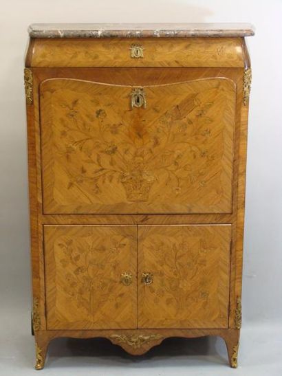 SECRETAIRE à doucine marqueté de branchages...