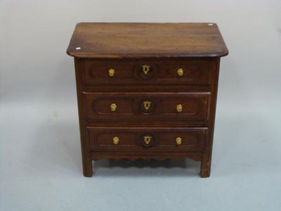 PETITE COMMODE droite en chêne mouluré ouvrant...