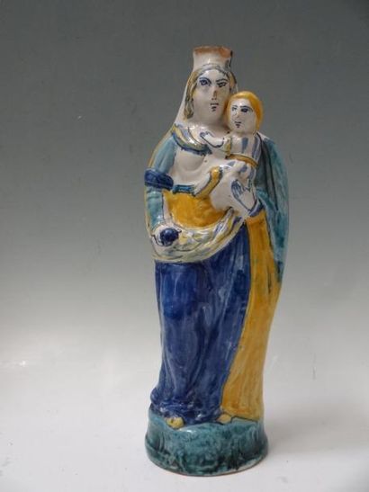 CENTRE: VIERGE D'ACCOUCHEE en faïence polychrome....