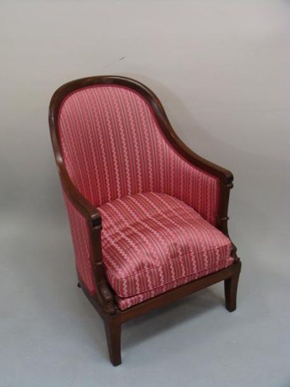 BERGERE en acajou et placage d'acajou à dossier...