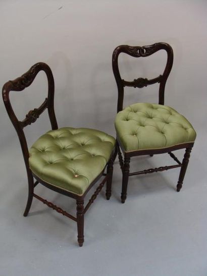 PAIRE DE CHAISES en palissandre à dossier...