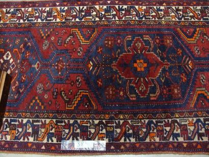 TAPIS galerie bleu et rouge. IRAN 104x310...