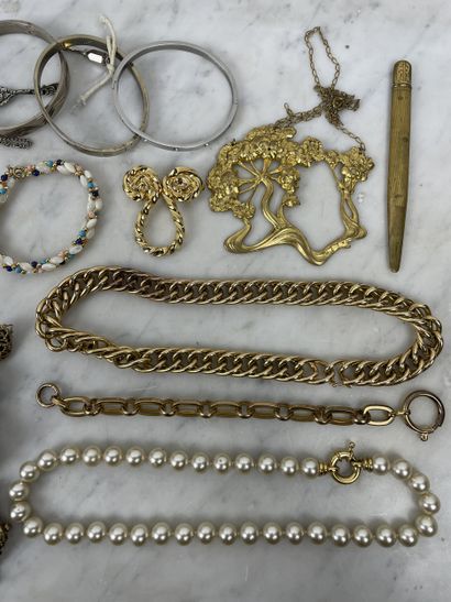 Lot of various costume jewelry, gilded/silvered...