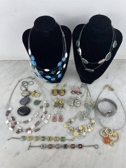 Signed costume jewelry set - Necklaces, earrings,...