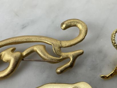 Set of fifteen fancy brooches, gilded and...