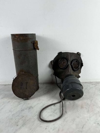 French civilian gas mask, c. 1939 1945 
...