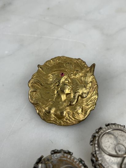 Lot of costume jewelry: brooches (black flower,...