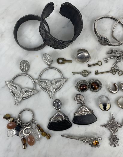 Set of costume jewelry Ethnic, contemporary...