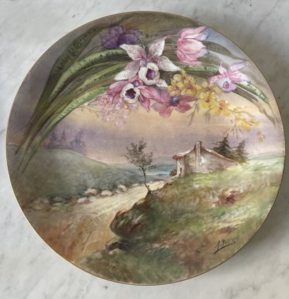 Set of three decorative plates
Hand-painted...