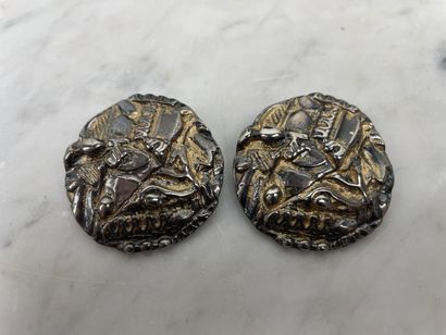 Delphine Nardin - Pair of round ear clips
Streamlined...