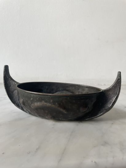 Bronze ritual or decorative vessel with curved...