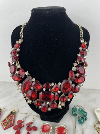 Colorful costume jewelry set - Necklaces,...