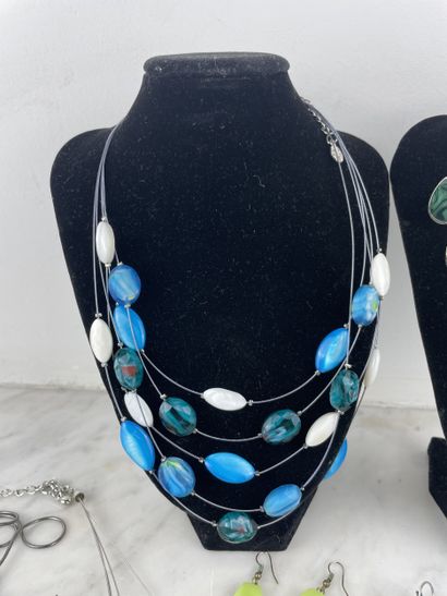 Signed costume jewelry set - Necklaces, earrings,...
