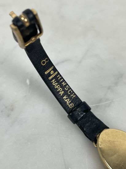 Montre-bracelet en or 18K Cadran ovale Années...