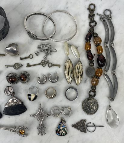 Set of costume jewelry Ethnic, contemporary...