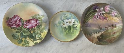Set of three decorative plates
Hand-painted...