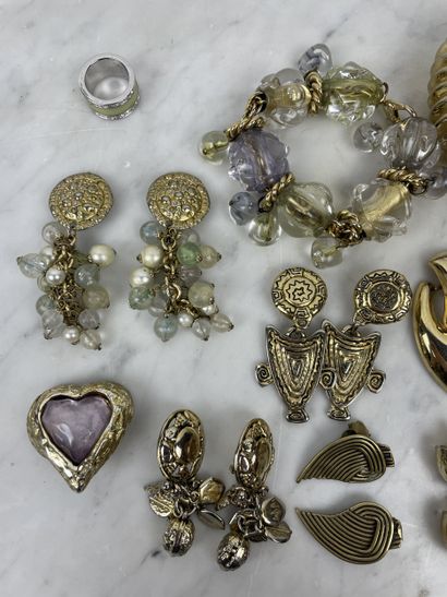 Gold-plated costume jewelry set 
A lovely...