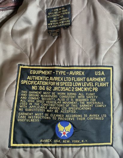 Blouson aviateur en cuir brun Avirex, modèle...