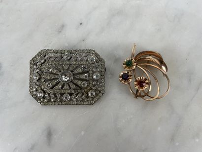 Set of two fancy brooches
Comprising:
- A...