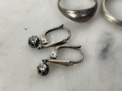 Silver jewelry set
Set comprising :
- A pair...