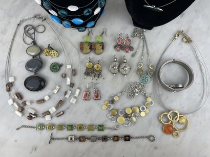 Signed costume jewelry set - Necklaces, earrings,...