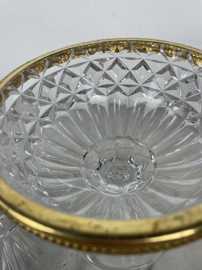 Bohemian crystal bonbonnière Mid 20th century
Cut-crystal...