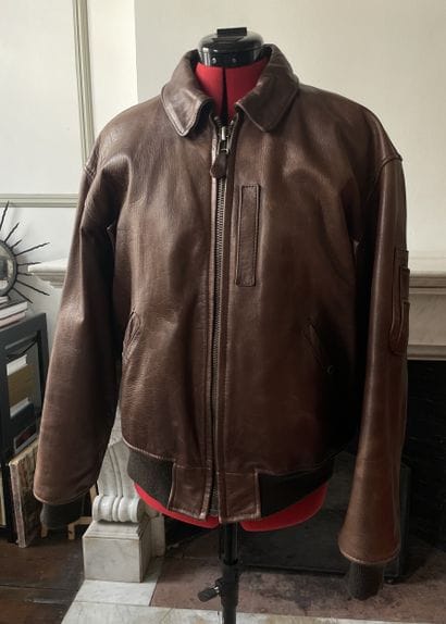Blouson aviateur en cuir brun Avirex, modèle...