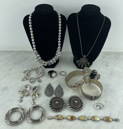 Silver-plated costume jewelry set - Bracelets,...