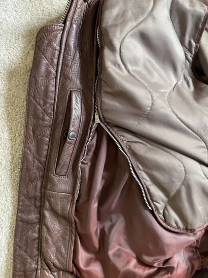 Blouson aviateur en cuir brun Avirex, modèle...