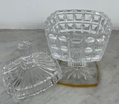 Moulded-cut crystal bonbonnière with squared...