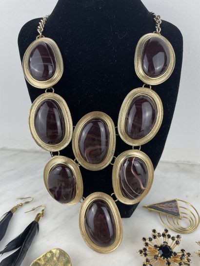 Costume jewelry set - Brown and gold tones
Coordinated...