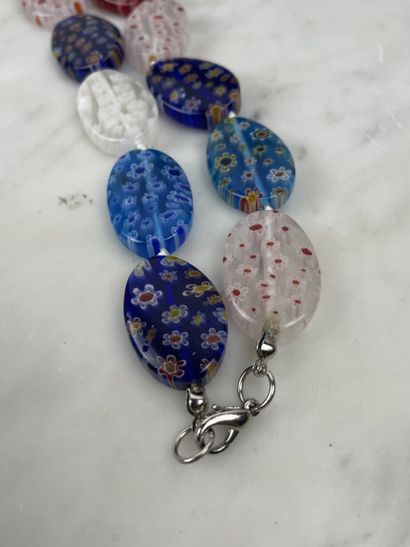 Murano glass necklace, 17 flat oval beads...