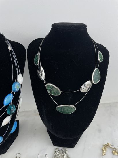 Signed costume jewelry set - Necklaces, earrings,...
