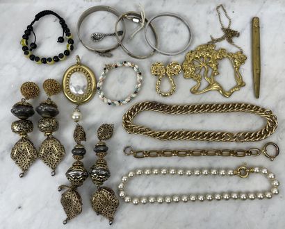 Lot of various costume jewelry, gilded/silvered...
