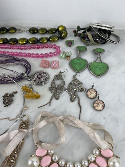 Assorted costume jewelry sets - Necklaces,...