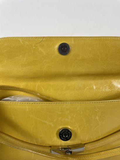FURLA - Pochette bandoulière en cuir jaune,...